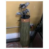 Vtg Golf bag w/clubs, see photos