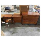 Tradewins dresser w/nighstands, approx 44x20x37in