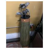 Vtg Golf bag w/clubs, see photos