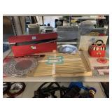 Placemats, decorative party paper doilies,