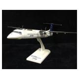 SkyMarks Porter Bombardier Q400 1/100 Scale Model