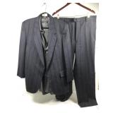 Essante grey tailored wool suit, size