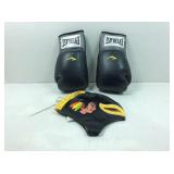Everlast pro style training gloves and mask.