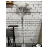 Metal floor lamp w/5 bulbs, approx 5ft tall