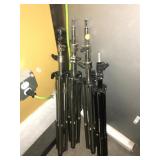 4 Metal tripods