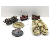 Childrenï¿½s moccasins, tin trains & belt buckles,