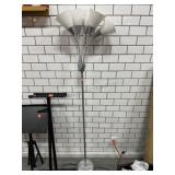 Metal floor lamp w/5 bulbs, approx 5ft tall