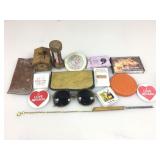 Collection of small novelty and household items.