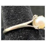 14k White gold ring, 1.9 grams, sz 4.5
