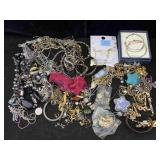 Fashion Jewelry Incl. Necklaces, Bracelet & More