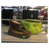 UGG Fanny Pack and Boots Size 8