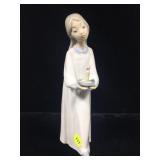 Lladro ï¿½Girl With Candleï¿½ 4868 8in Porcelain