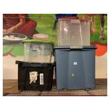 4 Storage Containers with Lids.