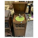 Vtg Starr Wind up record player cabinet, approx