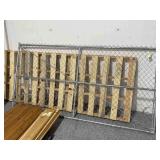 Metal fencing gate, approx 9ï¿½9ï¿½ï¿½ x 4ï¿½11ï¿½ï¿½