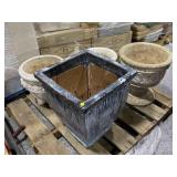 Pallet of plant pots, approx 17x17x20in