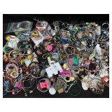Fashion Jewelry Incl. Earrings, Necklaces & More