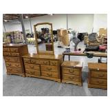 American Drew 4pc Bedroom Set - Dresser w/mirror,