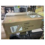 Turbro Neighborhood Pet Incubator, PH85A in box,