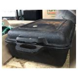 Cast iron casserole w/lid, approx 10x15x5in