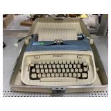 Vintage Royal Manual Typewriter in Case.