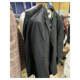 4 Menï¿½s Suits Size 48/50