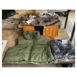 New Snow Cargo Pants Size L, Vest, Clothing, and