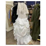 Beautiful Wedding Gown and Veil Size 10.