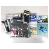 A group of nine make up application, face brushes