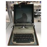Remington Travel-Riter typewriter w/box
