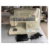 Singer 4528C Sewing Machine with Case and pedal