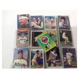 25 packs of Astros & tigers cards