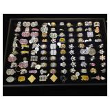 Approx. 100 Fashion rings, various sizes, tray