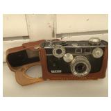 Argus 35 mm Brick camera, leather case