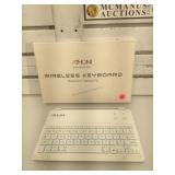 Athoni Wireless Keyboard for Table or PC w/ box,