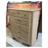 Wooden dresser w/5 drawers, approx 3ft x 4.4 ft