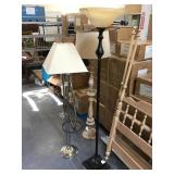 Lot incl. 3 floor lamps w/shades, one has a glass