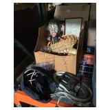 Lot incl. house decorative items, cords and mroe