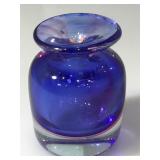 Handblown art glass blue bud vase. Approx. 5Hx4w