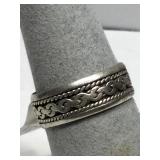 Sterling Silver ring with chain design - size 7.5