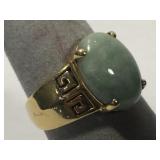14K Gold ring with Jade stone - size 7.25 - 5.5g