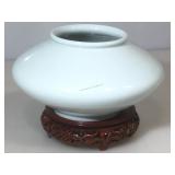 White Japanese vase with stand measuring 5"