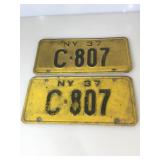 Set Vintage New York Cabbie License plates - 2