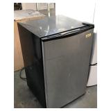 Magic Chef small fridge, approx 18x17x28 inches