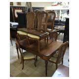 Berkey & Gay Dinning table w/2 leaves and 6