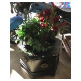 Hexagonal end table w/decorative prop plants