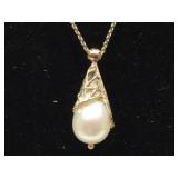 14K Gold necklace with pearl and gold pendant -