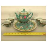 Chinese Famille Verde teaset, plate , teapot and