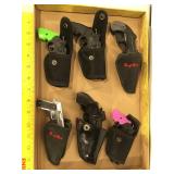 6 pocket knives , handgun form, in holsters,