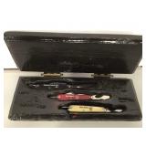 Cased set of 3 pocket knives, Heroes of the